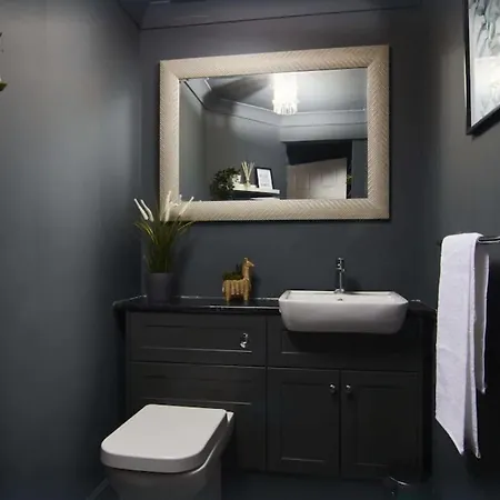 Modern 1 Bedroom Apartamento